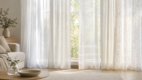 Milyen fényáteresztő függönyt válasszak? – Voile, sablé, organza, jacquard és vitrázs